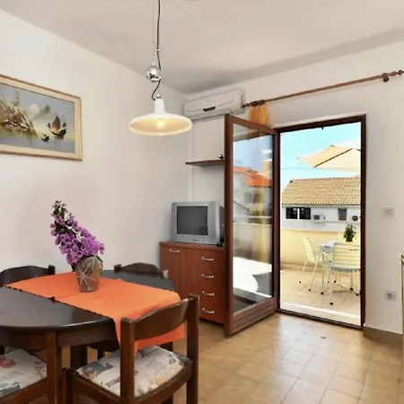 Nikola Apartment *