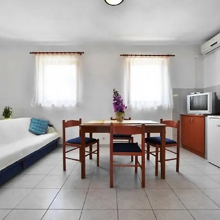 Nikola Apartment Bol