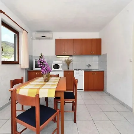 Nikola Apartment *