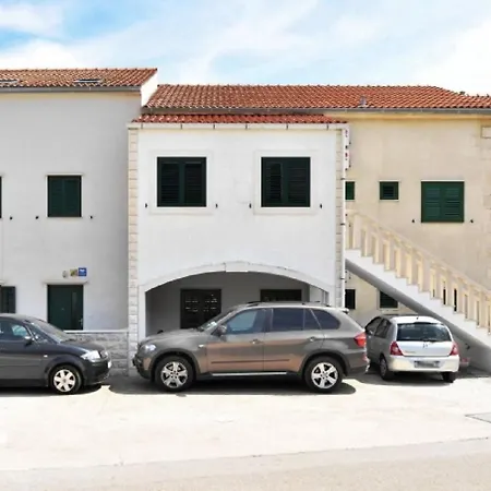 Apartment Nikola *