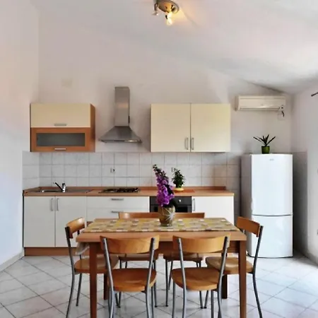 Apartment Nikola Bol