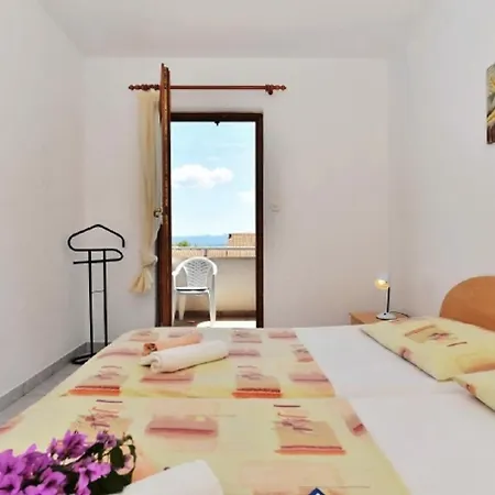 Nikola Apartment Bol
