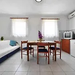 Nikola Apartamento Bol