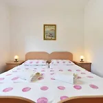 Nikola Apartamento *
